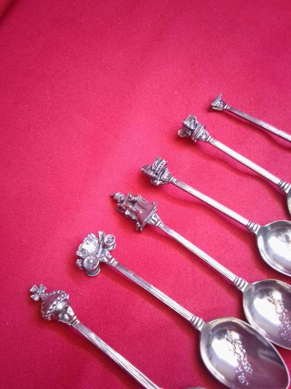 Set of 6 Silverplate Silver Jubilee 1952 - 1977 Teaspoons