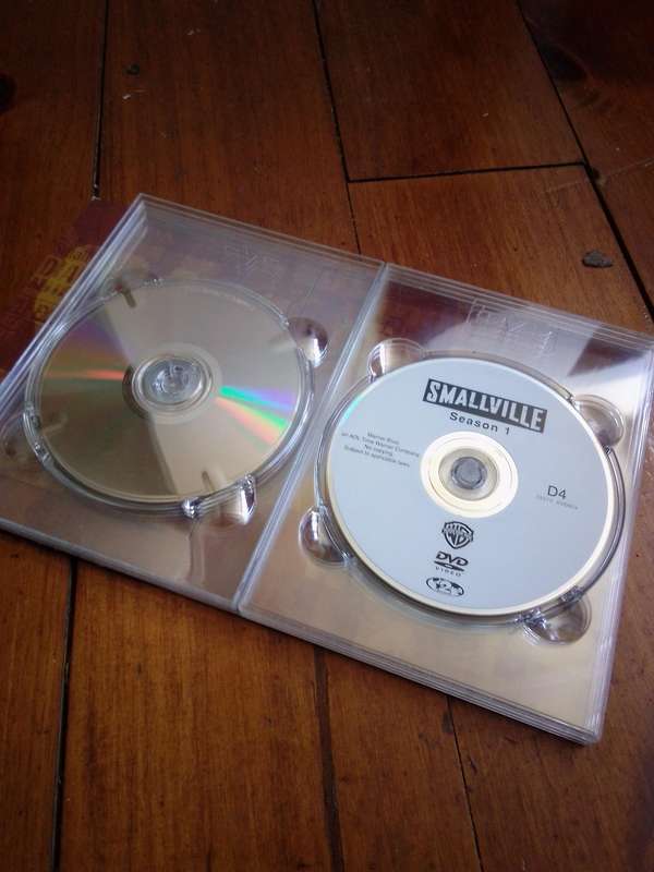 SMALLVILLE - The Complete First Season DVD Boxset