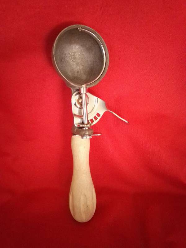 1950's - Early 70's Tala England Ice Cream Scoop