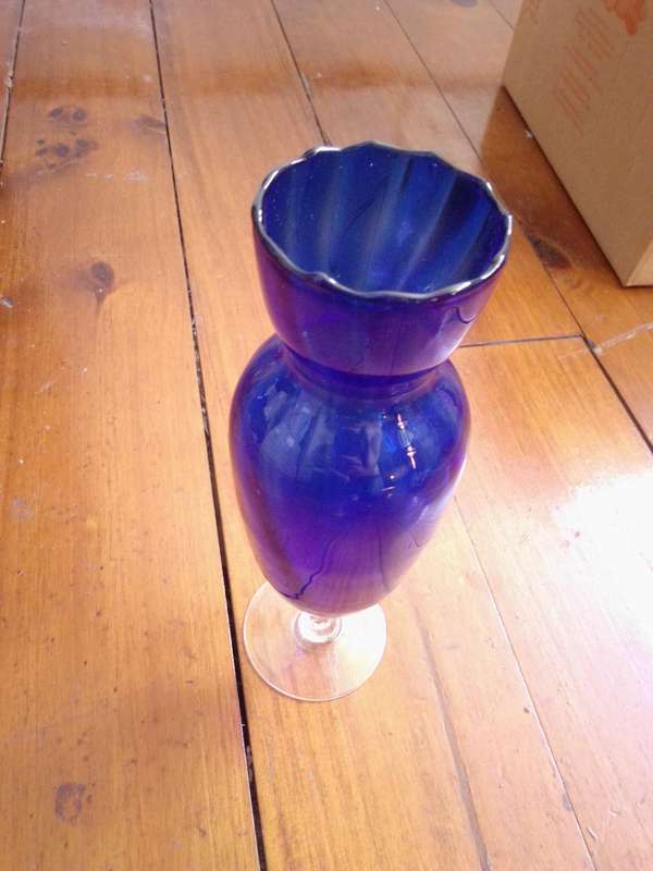 Stunning Deep Blue & Purple Stemmed Glass Vase