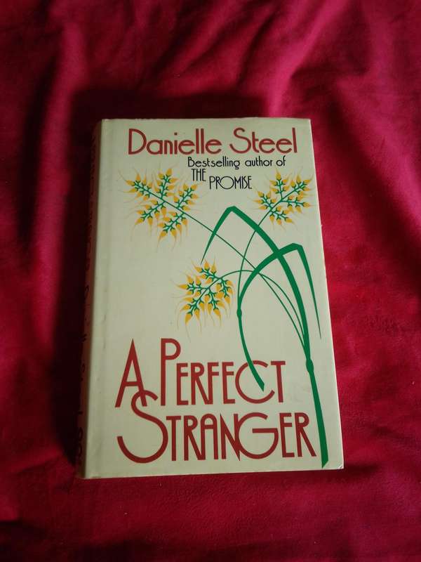 1985 Danielle Steel - A Perfect Stranger Hardcover