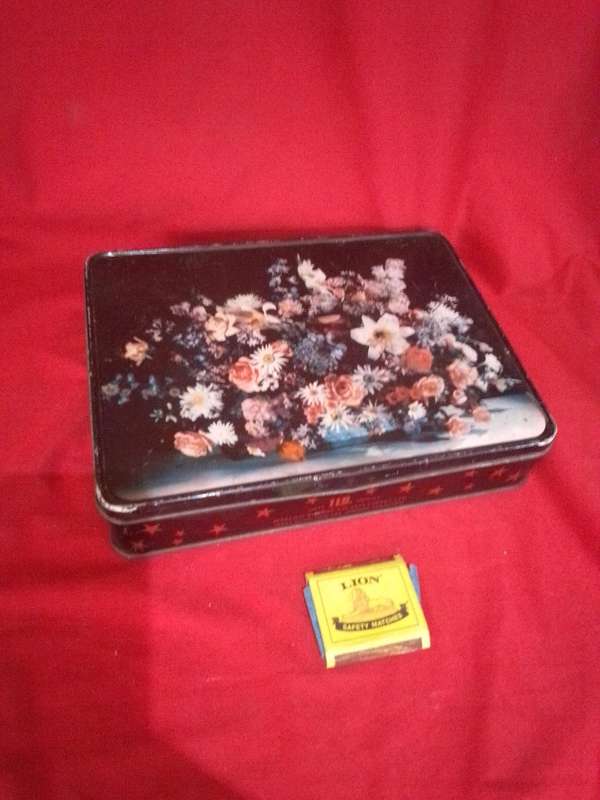 Vintage Weston 1LB Biscuit Tin