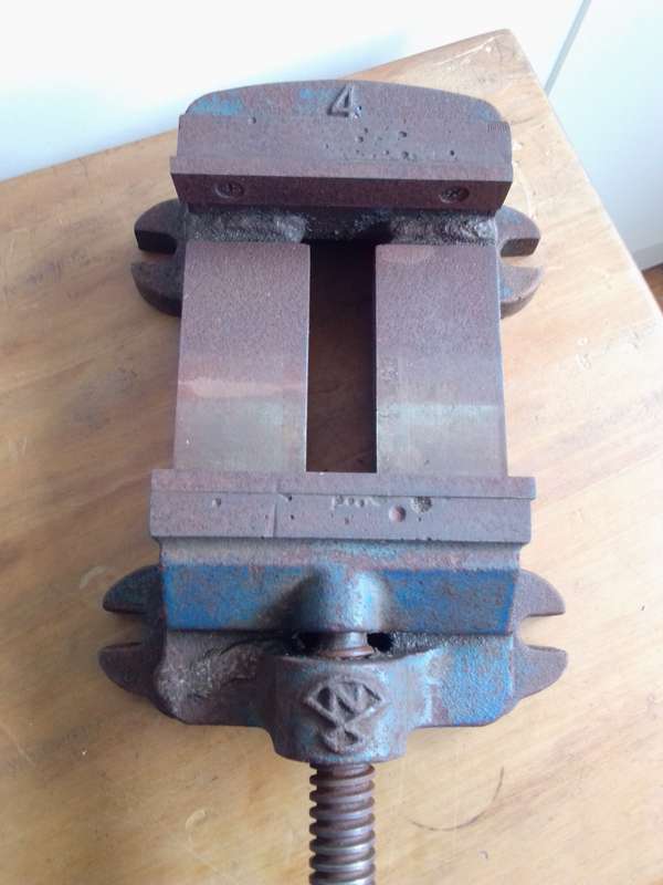 Vintage Japanese No 4 (110mm) Bench Vice with Wooden Storage Box