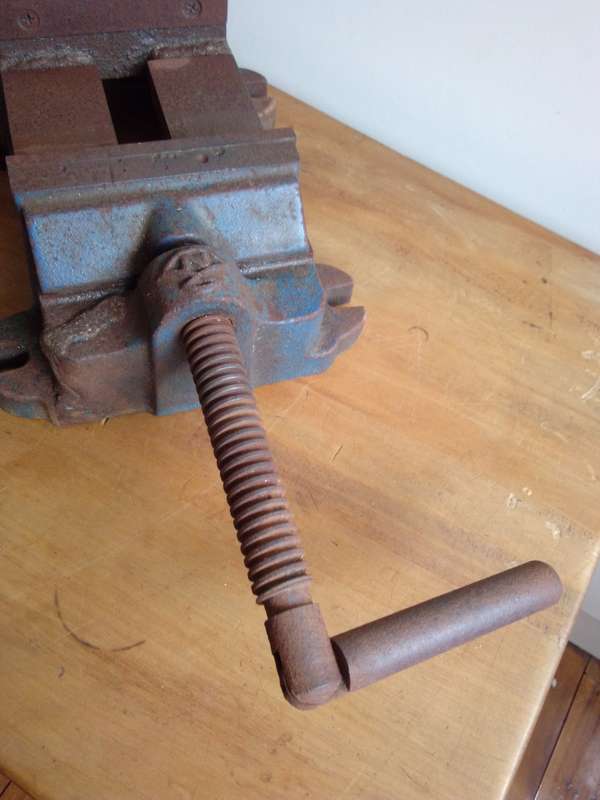 Vintage Japanese No 4 (110mm) Bench Vice with Wooden Storage Box