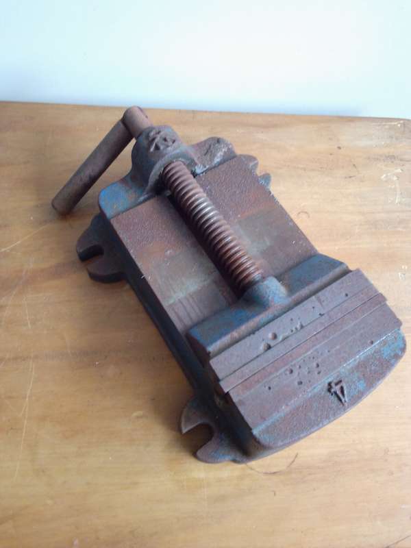 Vintage Japanese No 4 (110mm) Bench Vice with Wooden Storage Box