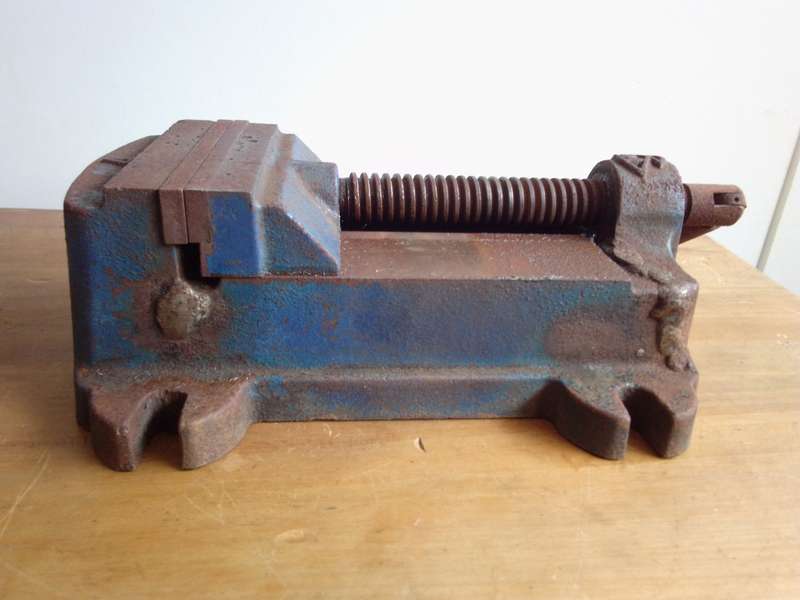 Vintage Japanese No 4 (110mm) Bench Vice with Wooden Storage Box