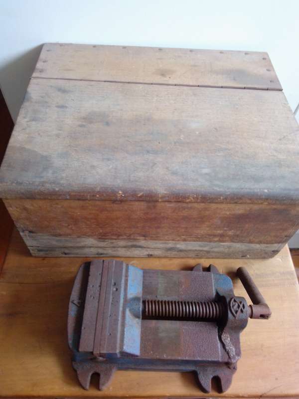 Vintage Japanese No 4 (110mm) Bench Vice with Wooden Storage Box