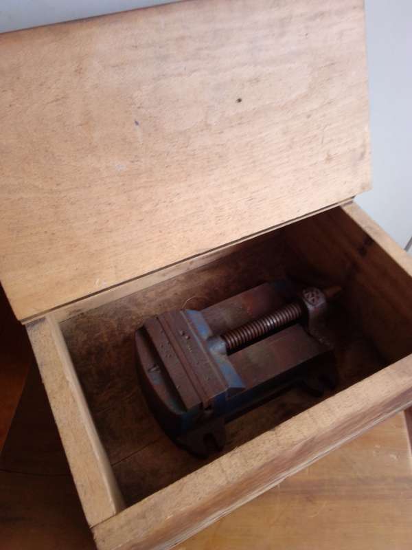Vintage Japanese No 4 (110mm) Bench Vice with Wooden Storage Box