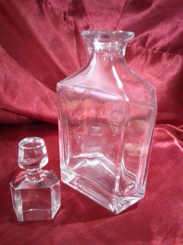 St John's College 100 Centenary 1898 - 1998 Glass Decanter (Mint Condition)