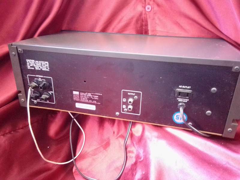 Vintage / Retro Sansui T-60 Stereo Tuner (Tested & Working)