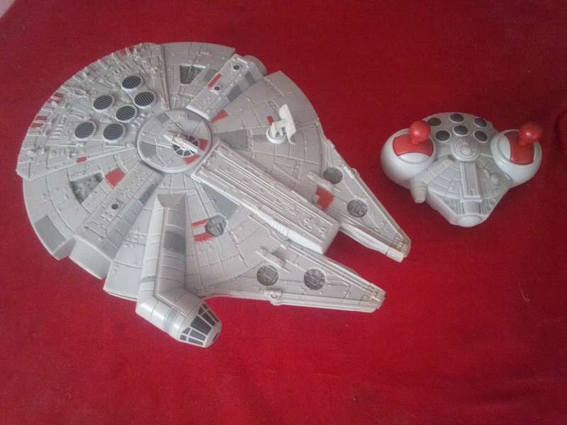 2015 Lucasfilm Star Wars Millennium Falcon Remote Control