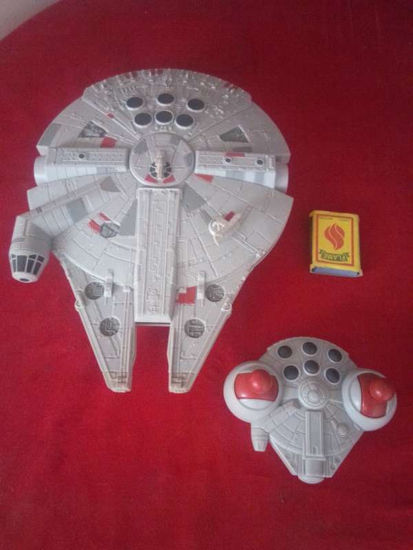 2015 Lucasfilm Star Wars Millennium Falcon Remote Control