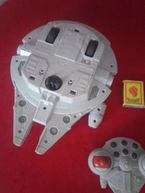 2015 Lucasfilm Star Wars Millennium Falcon Remote Control