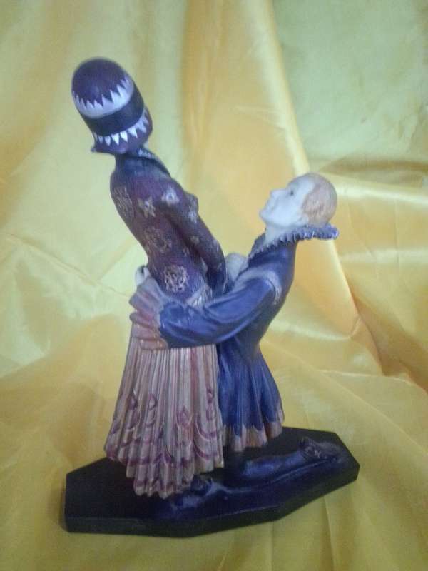 Stunning Everlasting Love No B1020274 Handpainted Resin Figurine