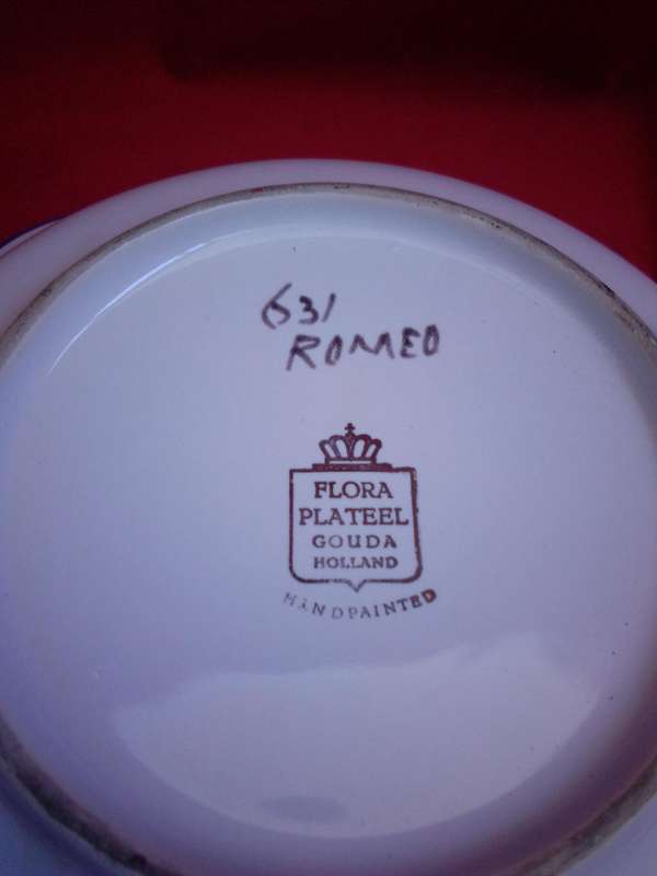 Stunning Vintage Gouda Holland 'Flora' Nut Dish