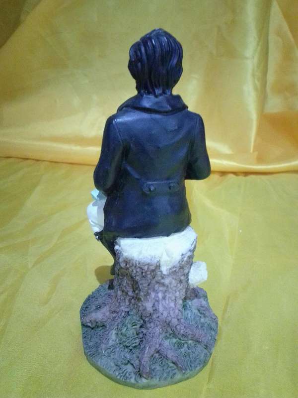 Vintage Highly Detailed Hand Painted Resin Figure of Robert Burns