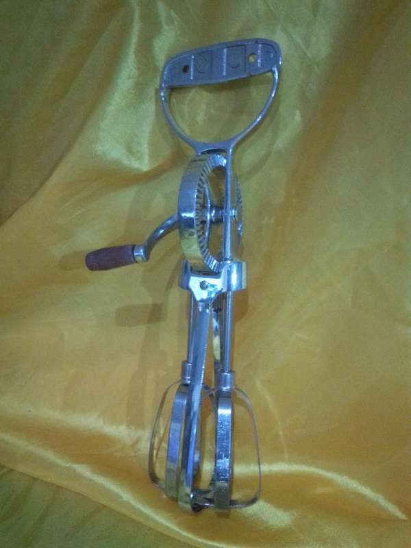 Vintage Hand Crank Egg Beater