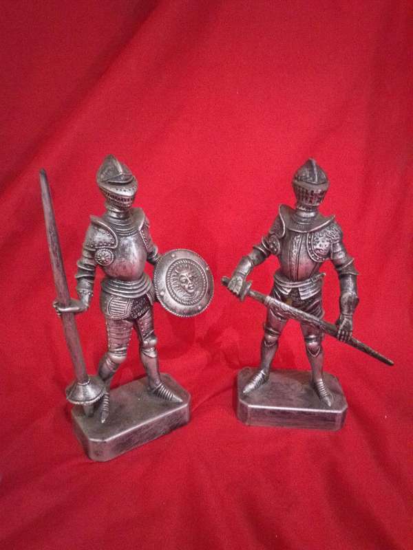 2 x Highly Detailed Hard Plastic Knight Figurines