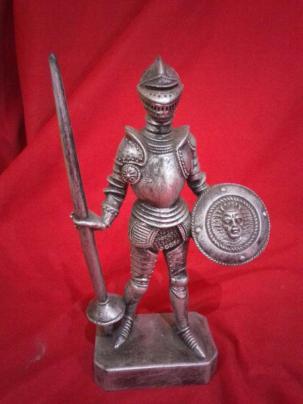 2 x Highly Detailed Hard Plastic Knight Figurines