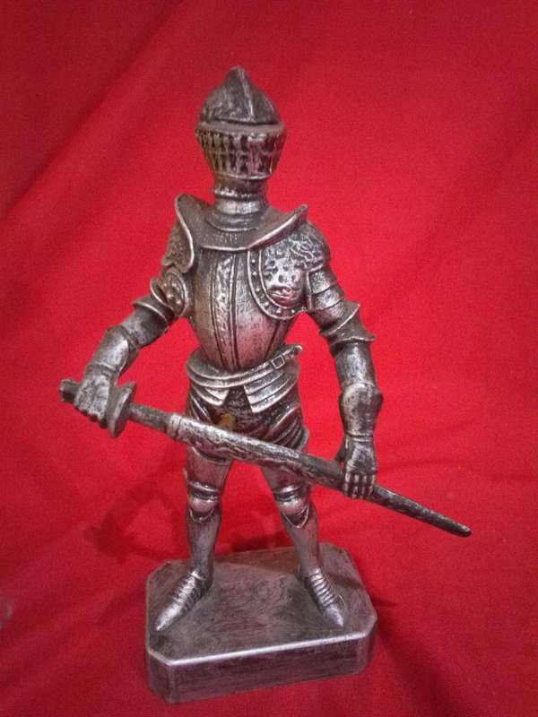 2 x Highly Detailed Hard Plastic Knight Figurines