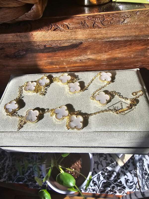 Van Cleef and Arpels vintage Alhambra Necklace and earings set