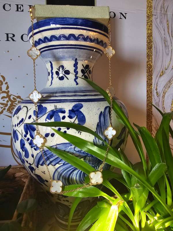 Van Cleef and Arpels vintage Alhambra Necklace and earings set
