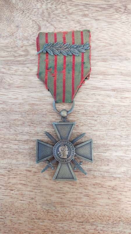 - 1914/1915 French WW1 Croix De Guerre (War Cross) -
