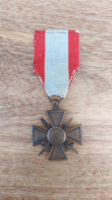 - France War Cross for Exterior Theatres of Operation with 1 Star -