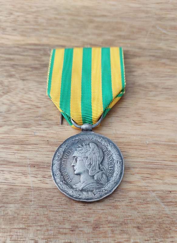 - France Tonkin Campaign Army 6 Campaigns Medal  (1883 - 1885) -