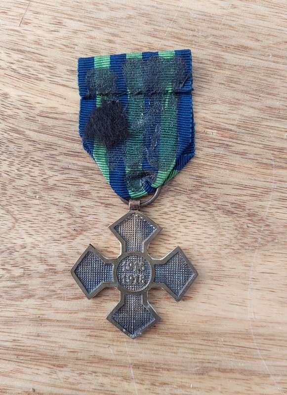- WW1 Romanian Commemorative Cross of the 1916-1918 War -