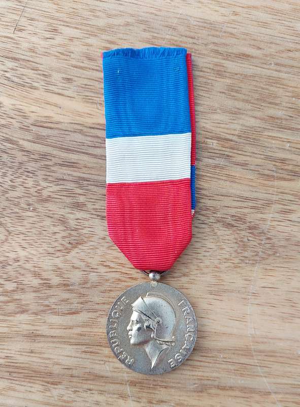 - French Ministry of Labor & Social Security Medal to B. Delin  -