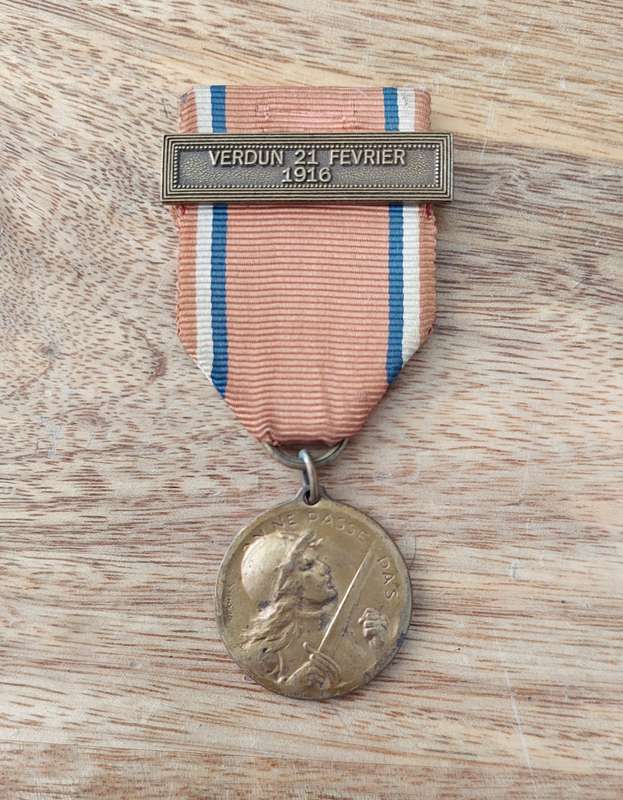 - WW1 Verdun "Vernier Issue" Medal with Clasp -
