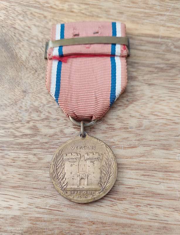 - WW1 Verdun "Vernier Issue" Medal with Clasp -