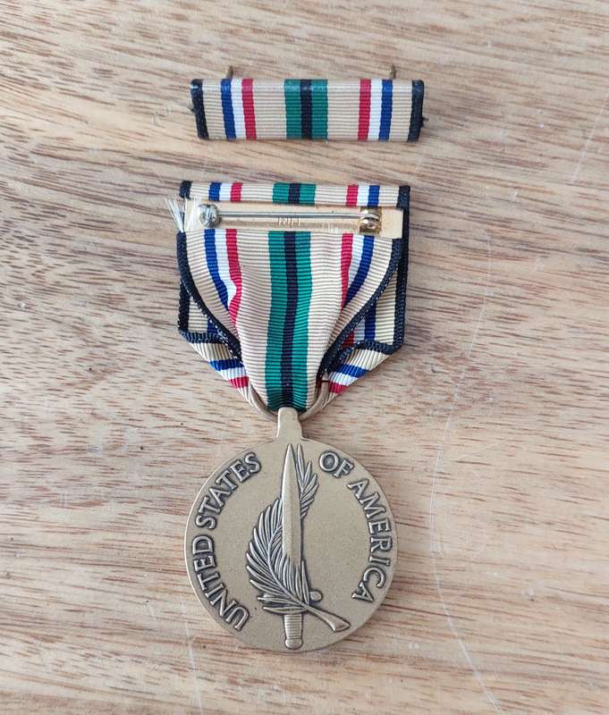 - Gulf War U.S. Military Southwest Asia Service Medal Set 1992 -