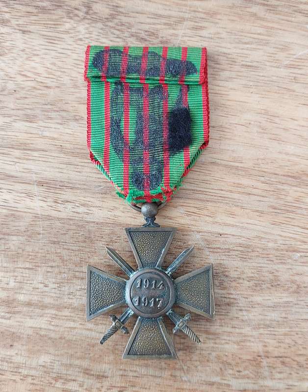 - 1914/1915 French WW1 Croix De Guerre (War Cross) Star -