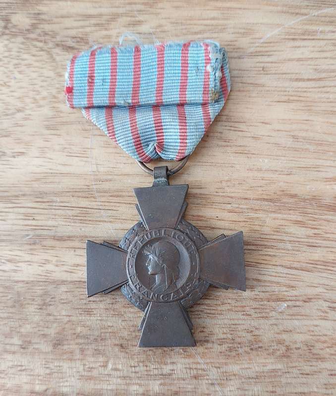 - French Combatants Cross (Croix du Combattant) -