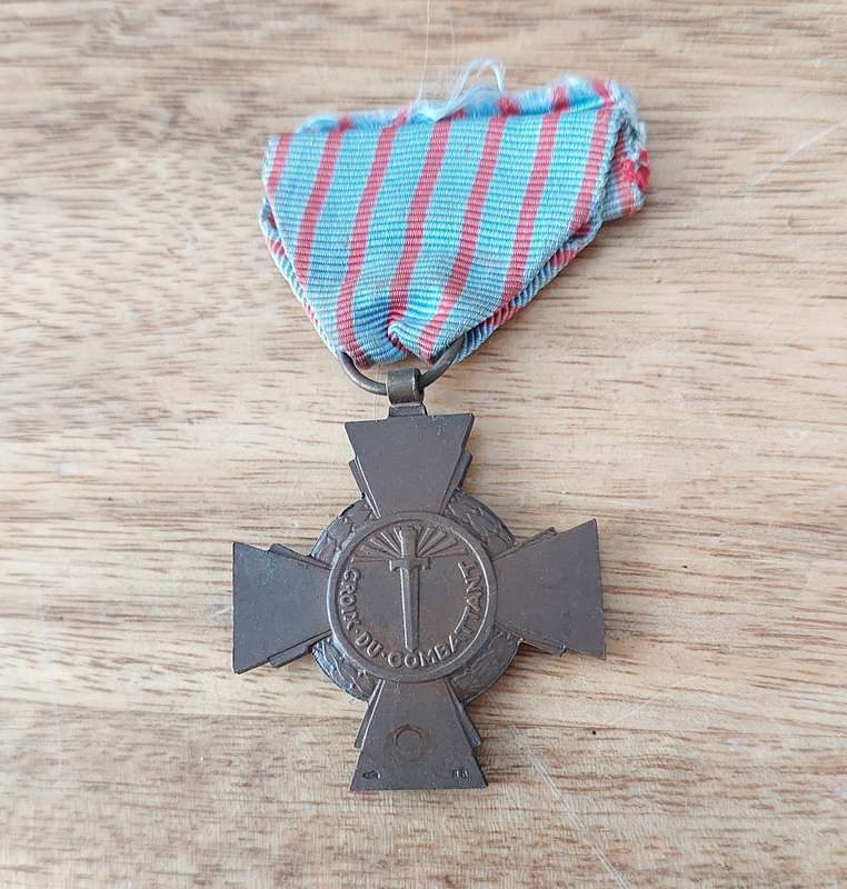 - French Combatants Cross (Croix du Combattant) -