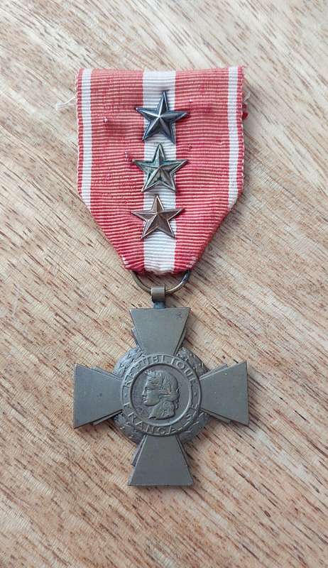 - France Cross of Military Valour with 1 x Bronze & 2 x Silver Star Emblems on ribbon -