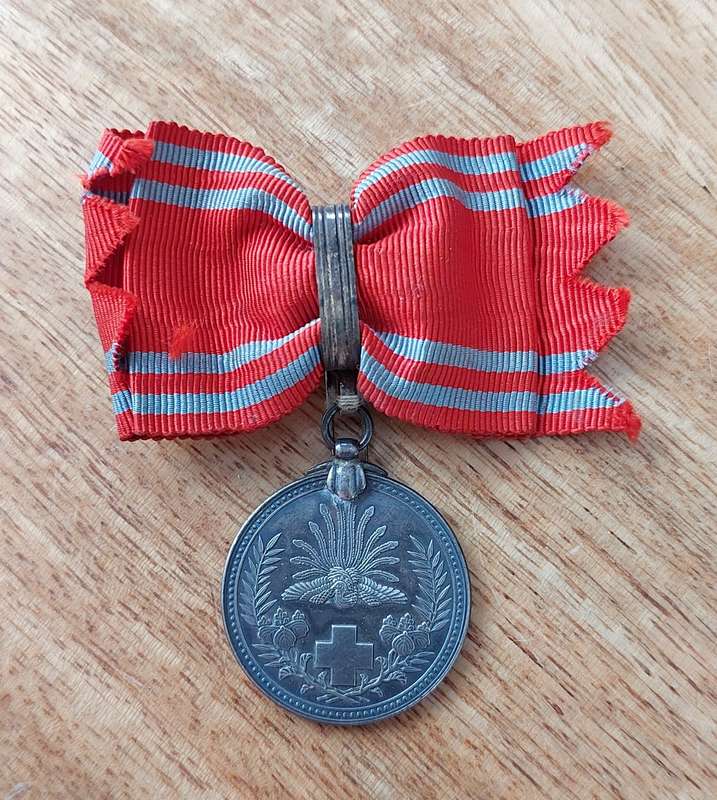 - Japan Red Cross Medal 2nd Class for Woman -
