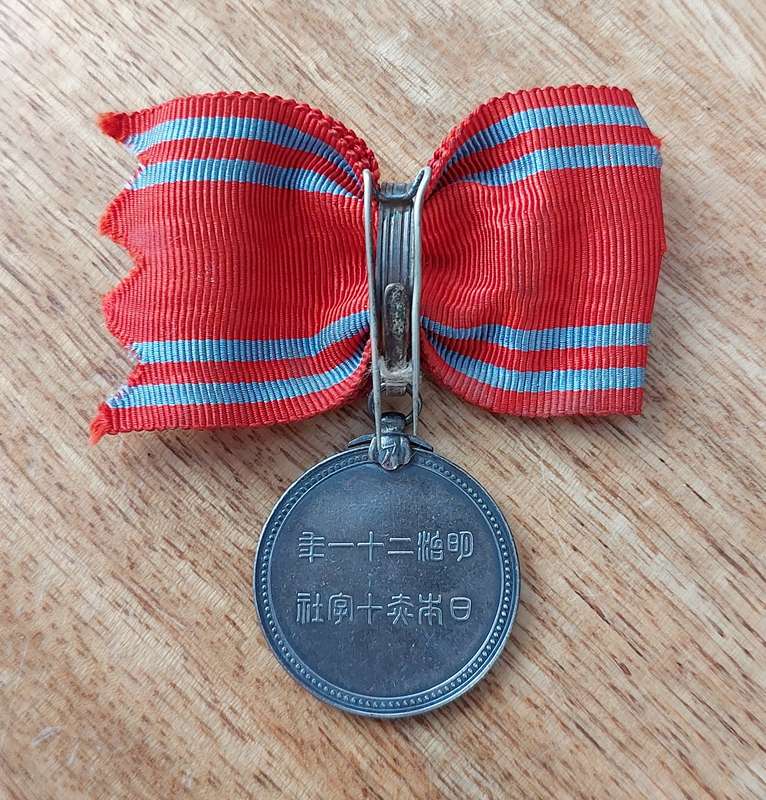 - Japan Red Cross Medal 2nd Class for Woman -