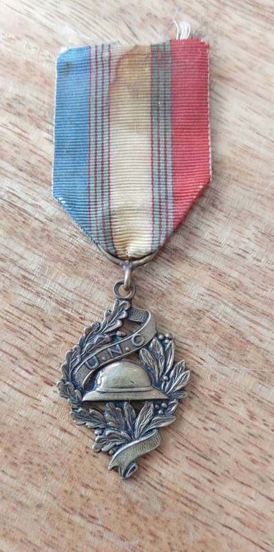 - WWI French Decoration U.N.C. Veterans Medal -