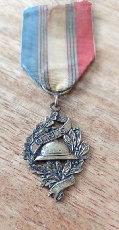 - WWI French Decoration U.N.C. Veterans Medal -