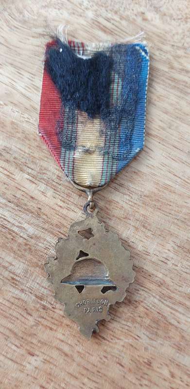 - WWI French Decoration U.N.C. Veterans Medal -