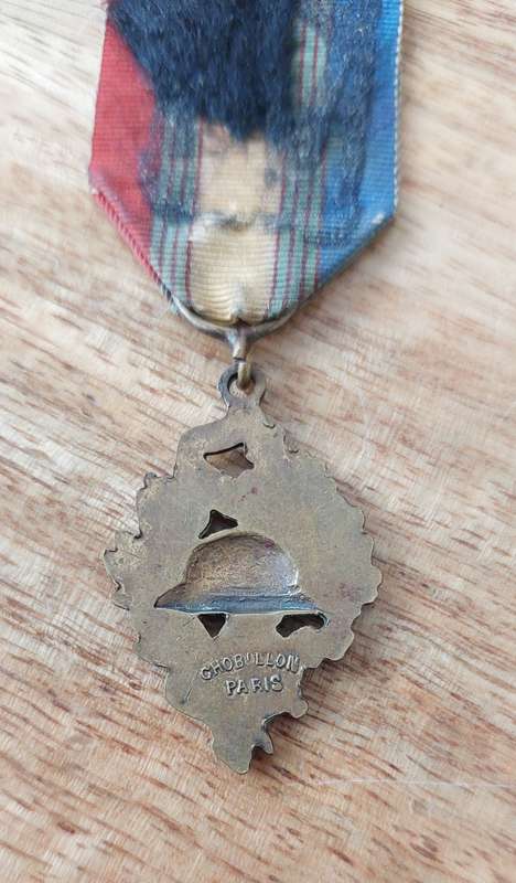 - WWI French Decoration U.N.C. Veterans Medal -
