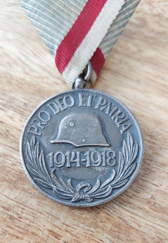 - Hungarian World War I Commemorative Medal Instituted in 1929 -