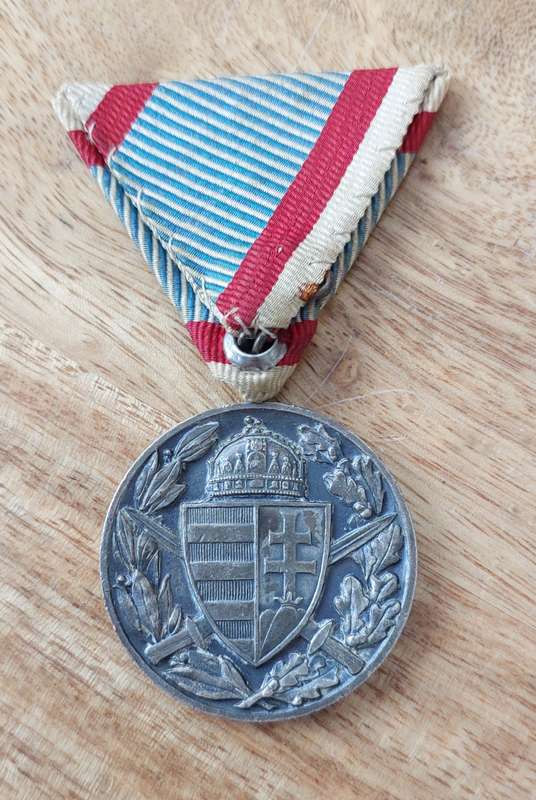 - Hungarian World War I Commemorative Medal Instituted in 1929 -