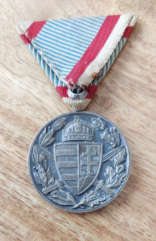 - Hungarian World War I Commemorative Medal Instituted in 1929 -