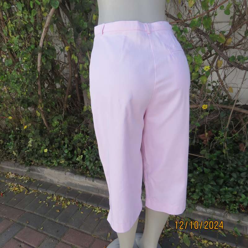 Amazing soft rose pink cotton jeans by CATALEA from Lebanon. Size 34. High waist. Brand new cond.