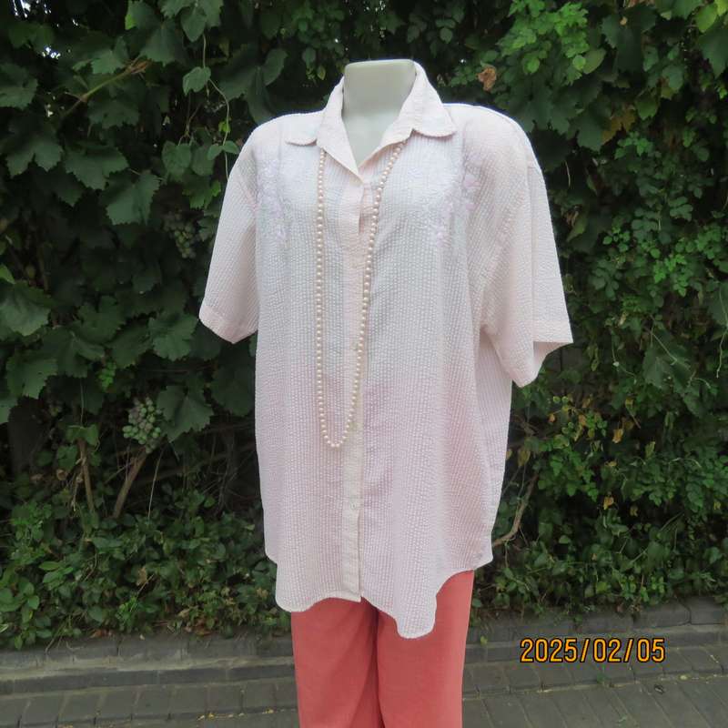 O//OS club 100% bubble cotton short sleeve top in pink-white check. Size 44.Embroidered front-collar