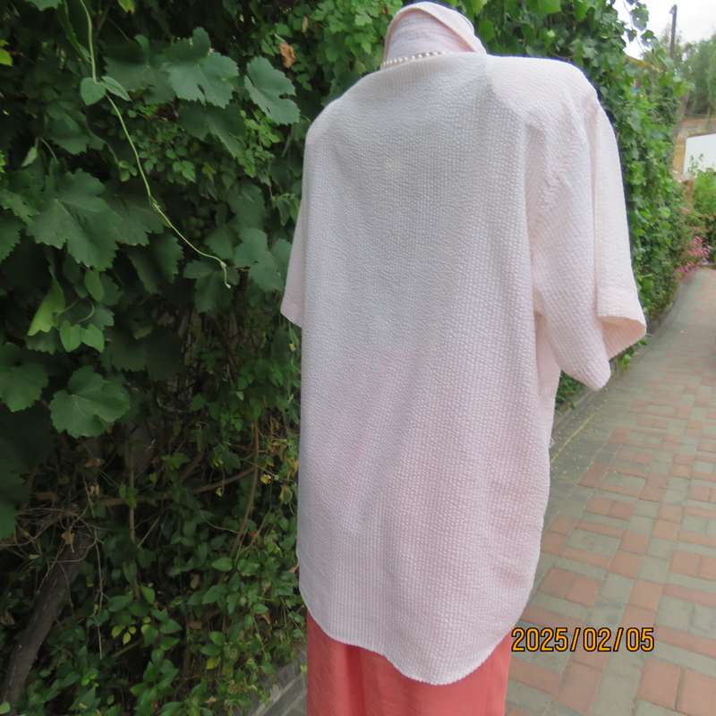 O//OS club 100% bubble cotton short sleeve top in pink-white check. Size 44.Embroidered front-collar